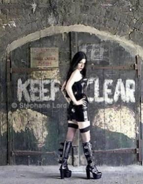 fille gothique dark and black  look